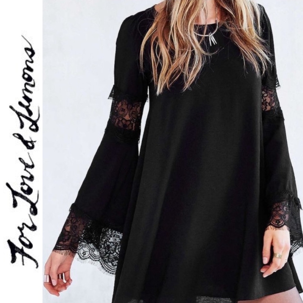 🖤✨HOST PICK⚡️🌟LE’VEON DRESS by FOR LOVE AND LEMONS LACE BELL SLEEVE DRESS🖤